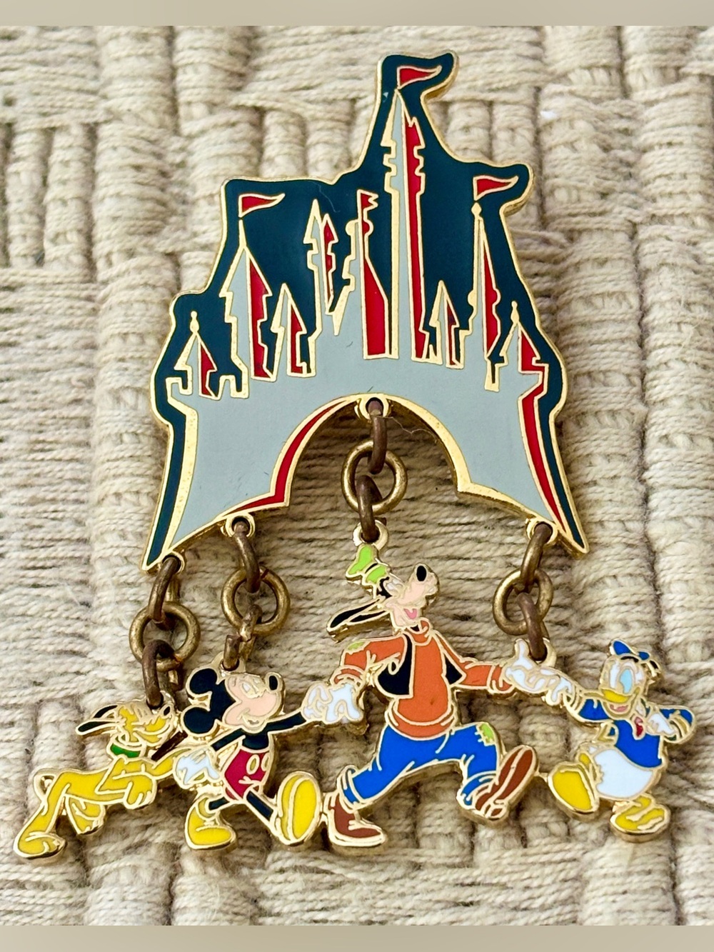 DISNEY 1999 *Rare* LE 2000 WDW Cinderella Castle Mickey & Friends Dangle Pin